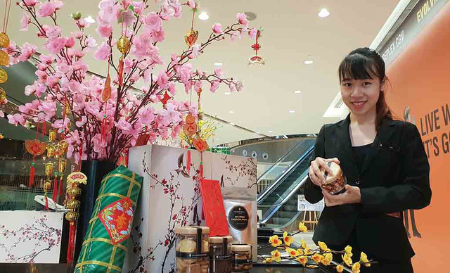 Vietnamese spare no expense on luxury Tet gift bags sold by top hotel brands