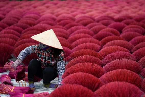The color of incense in Vietnam