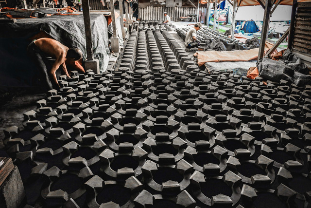 Long-standing ceramic stove workshop struggles to survive in Ho Chi Minh City