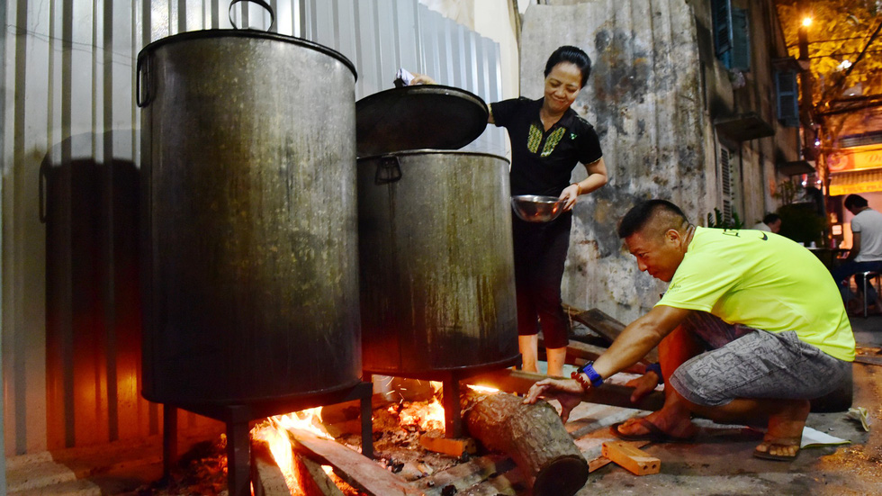 30-year-old tradition: Saigon family makes banh chung as Tet nears