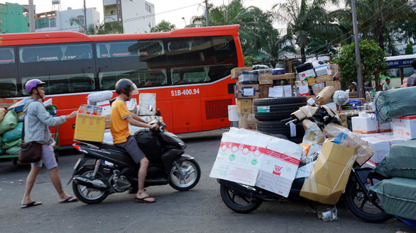 Shipping fees skyrocket in Ho Chi Minh City ahead of Tet