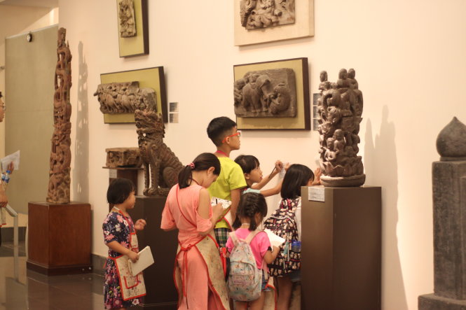 Vietnam couple co-founds private art institute for children