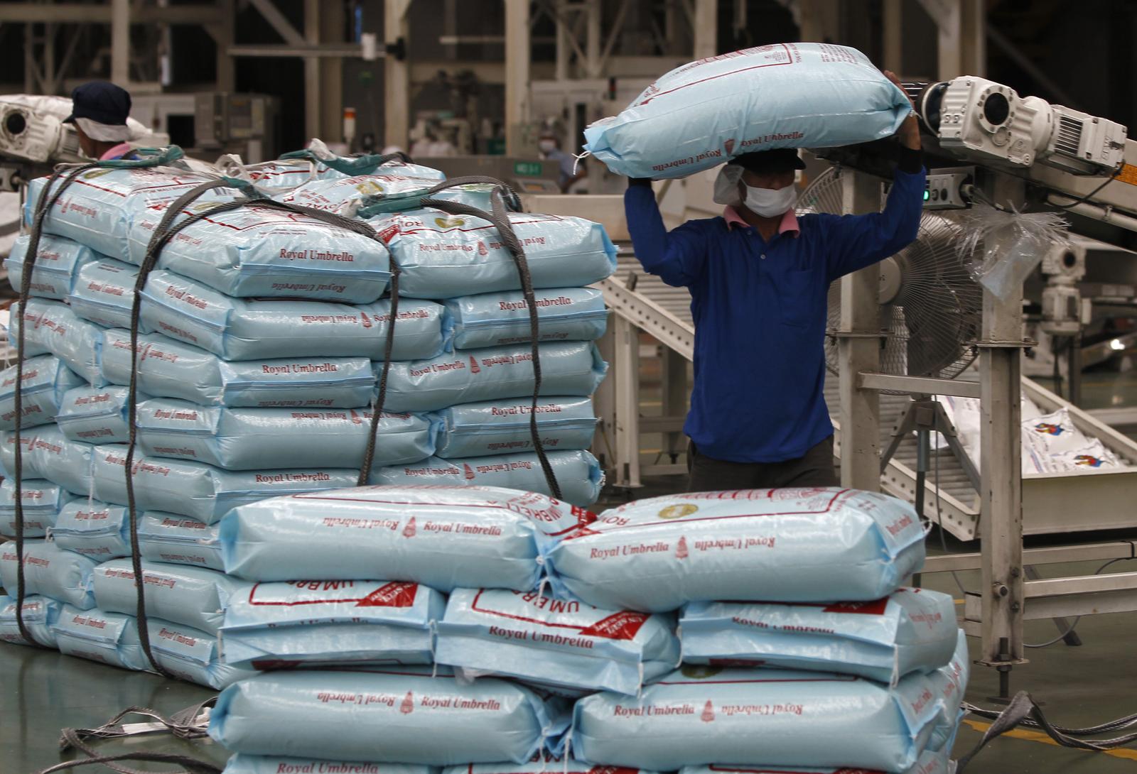 Indian, Thai rice markets quiet; Bangladesh clamps down on hoarders