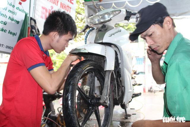 The art of motorbike repairs in Vietnam