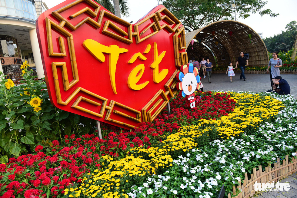 Expat-packed neighborhood in Ho Chi Minh City organizes spring flower festival