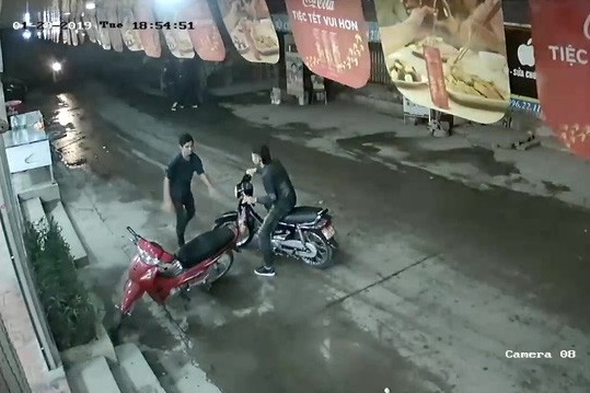 20-yo suspect captured for fatally cutting throat of taxi driver in Hanoi