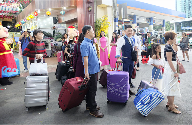Thousands depart for Tet vacation on Lunar New Year’s Day in Vietnam