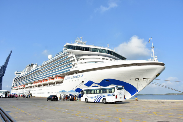 Sapphire Princess cruise ship docks in southern Vietnam