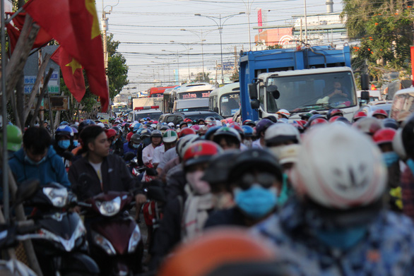 Major bridge in Vietnam’s Mekong Delta congested as post-Tet commute begins