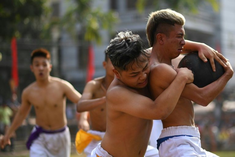 Wrestling for glory at Vietnam's 'Vat Cau' festival