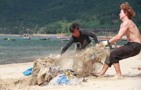 Volunteer group SaSa protects marine creatures in Da Nang