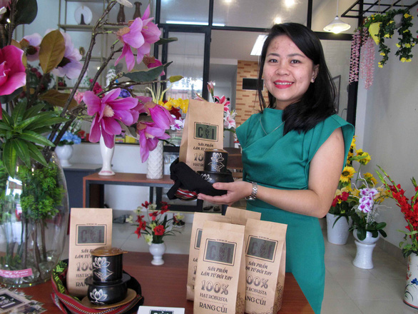 Vietnamese woman establishes firm offering coffee with traditional handicrafts