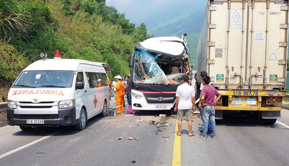 S.Korean tourists injured as bus hits trailer truck in Vietnam