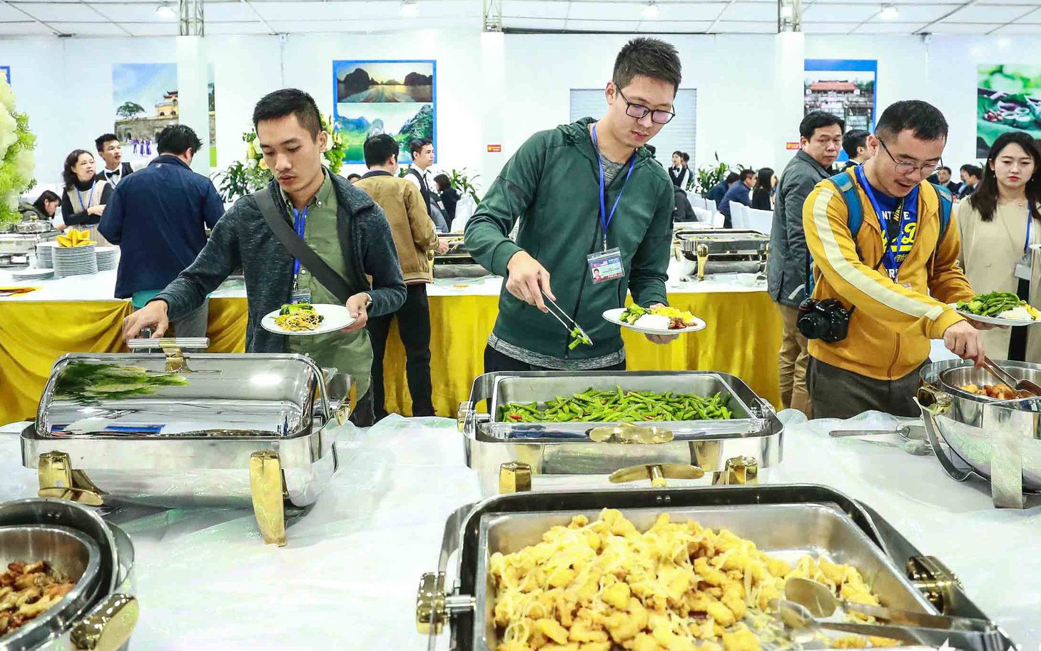 Hanoi provides free buffet to 3,500 reporters covering second Trump-Kim Summit