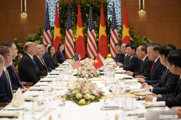 Vietnamese premier, US president have working lunch in Hanoi