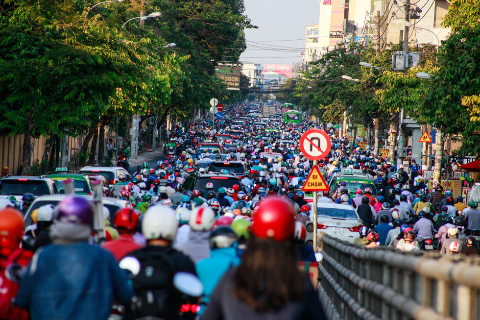 What traffic is like at rush hour in Ho Chi Minh City