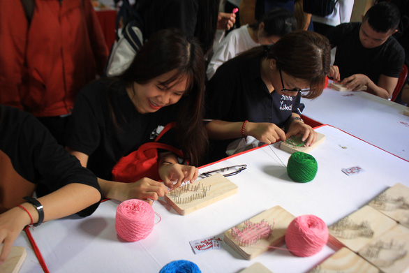 Ho Chi Minh City youths make animal paintings, sculptures to support wildlife protection