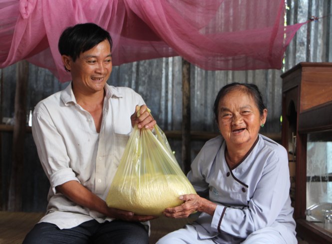 This poor Vietnamese scrap dealer has heart of gold, well-known trust