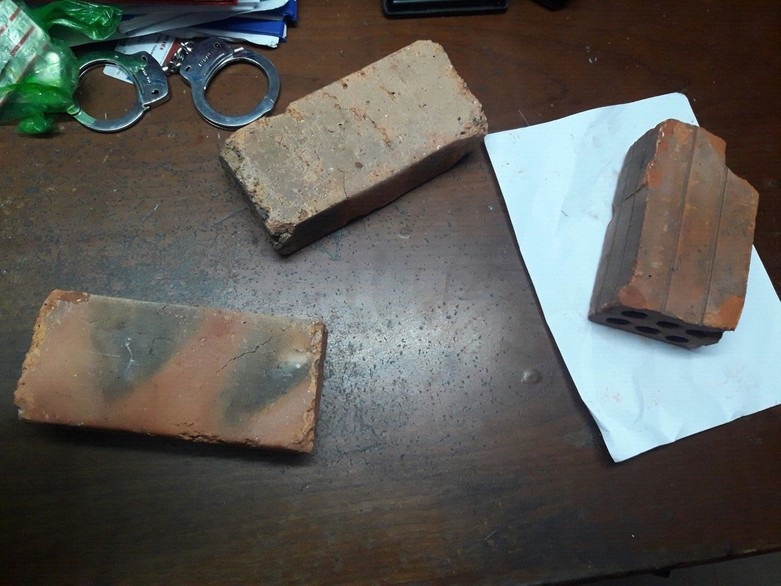 Two motorcyclists nabbed for throwing bricks at police in Da Nang