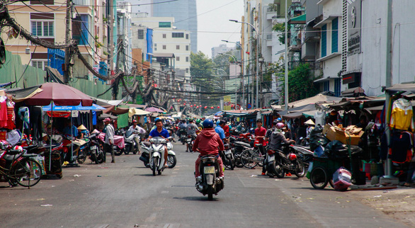 Shutdown of decades-old makeshift market affects 350 traders in downtown Ho Chi Minh City