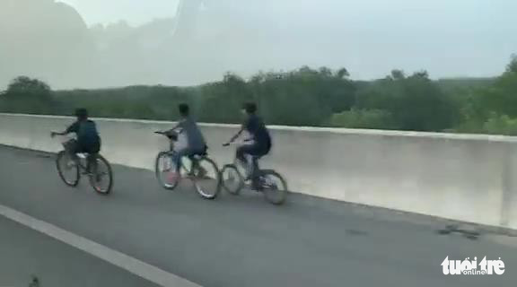 Teenage boys filmed cycling along expressway in southern Vietnam