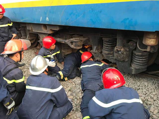 Man stuck under train plucked to safety in Ho Chi Minh City