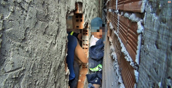 Vietnamese boy rescued after being wedged between walls for hour