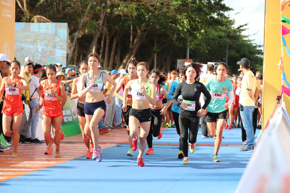 Thousands join marathon event on Olympic Day Run in Vietnam