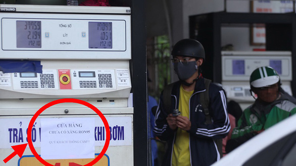 Ministry rebuts supply shortage as Hanoi gas stations cease RON95 sale
