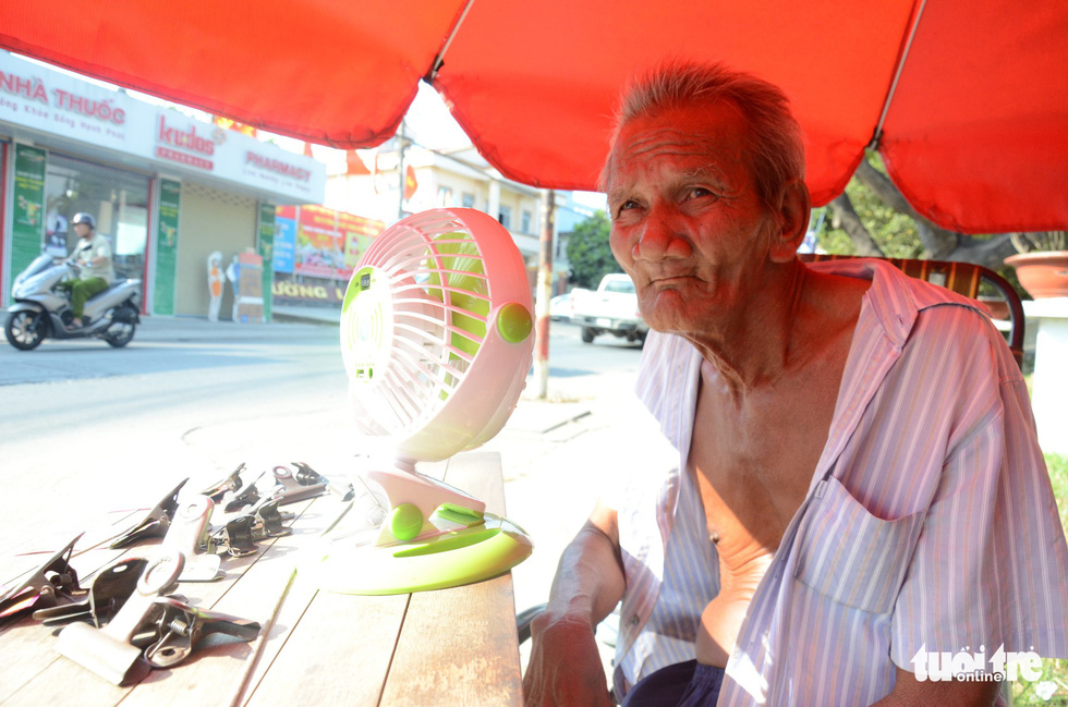 Earning a living under Saigon’s scorching sun