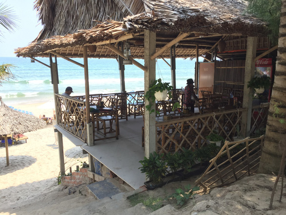 Businesses encroach on public beach in Hoi An