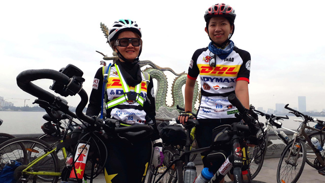 Two Vietnamese join int’l volunteers in Hanoi-Saigon fundraising bike ride