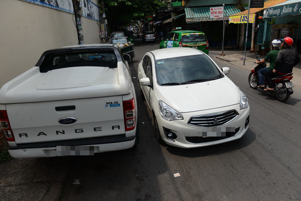 Illegal car parking rife in downtown Ho Chi Minh City