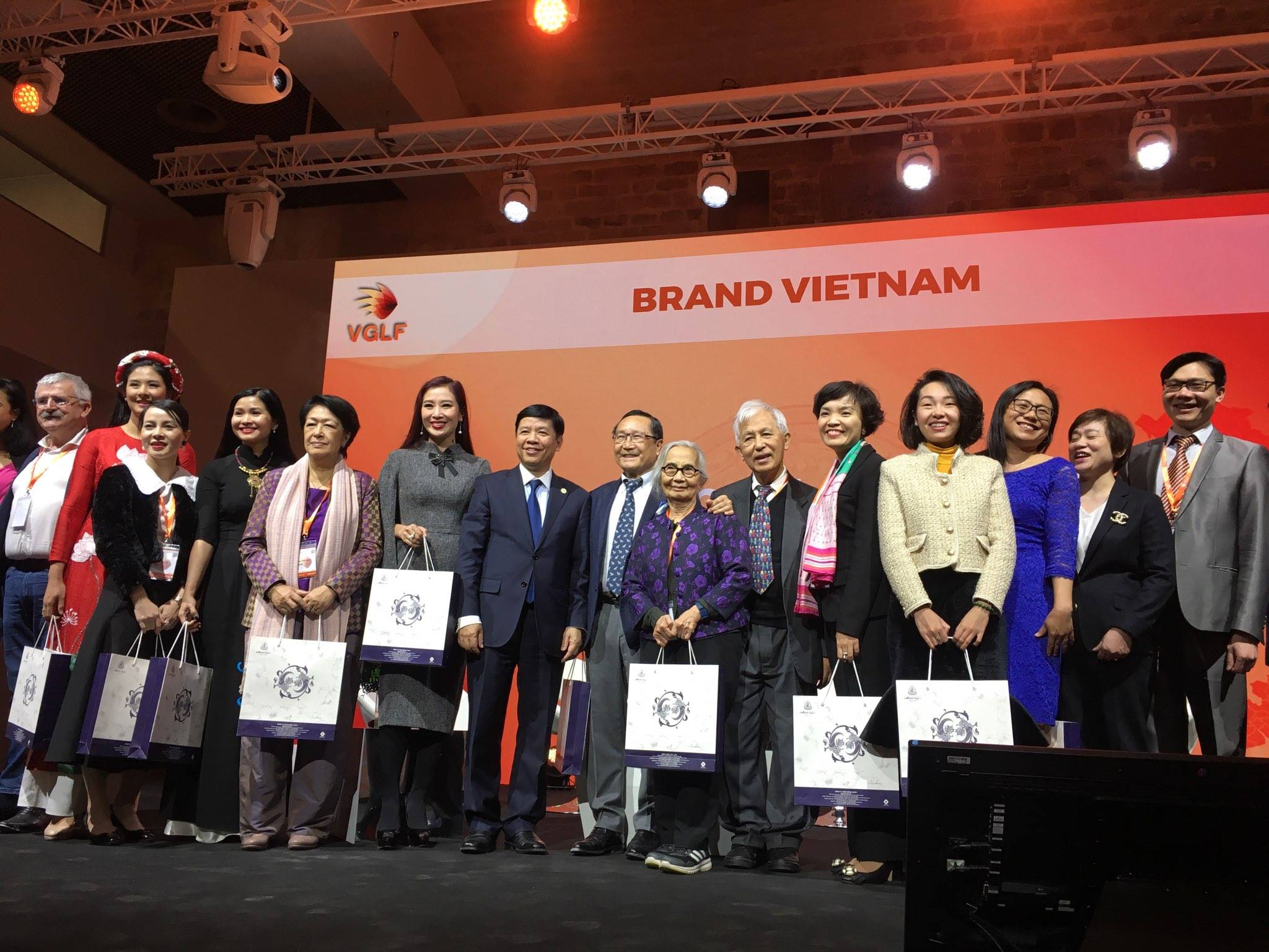 Network of Vietnamese worldwide can contribute to country’s development: forum