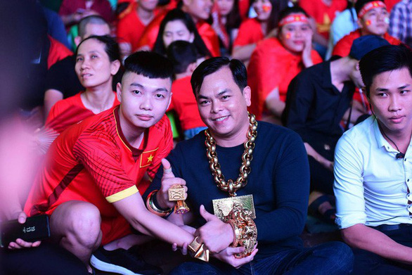 Vietnamese ‘gold man’ summoned by police for alleged drug use