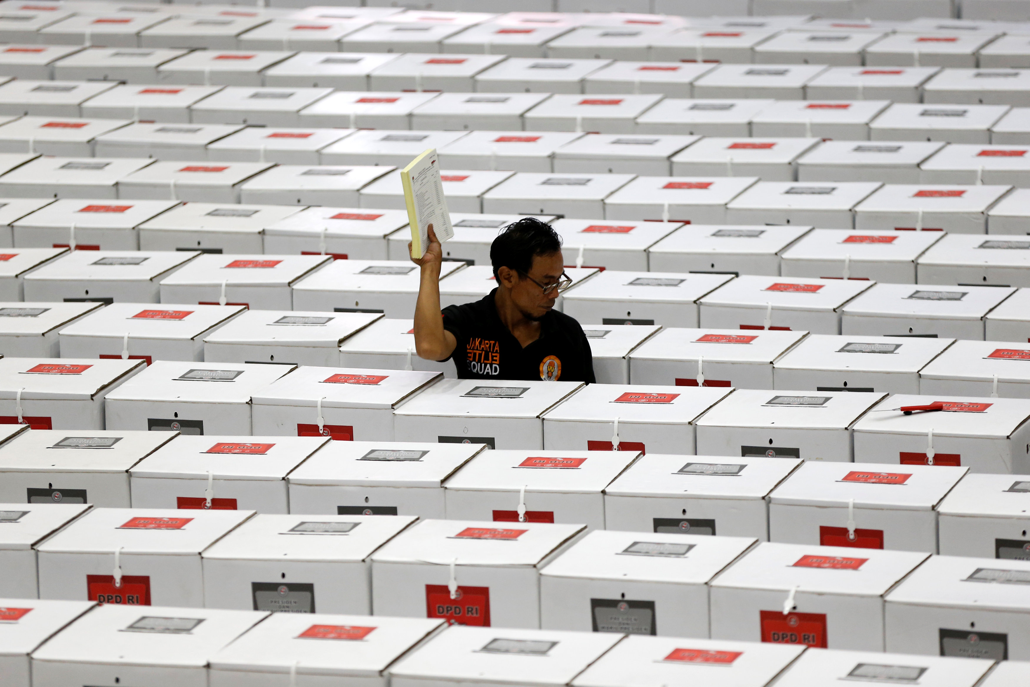 The dynamics of simultaneous elections in Indonesia
