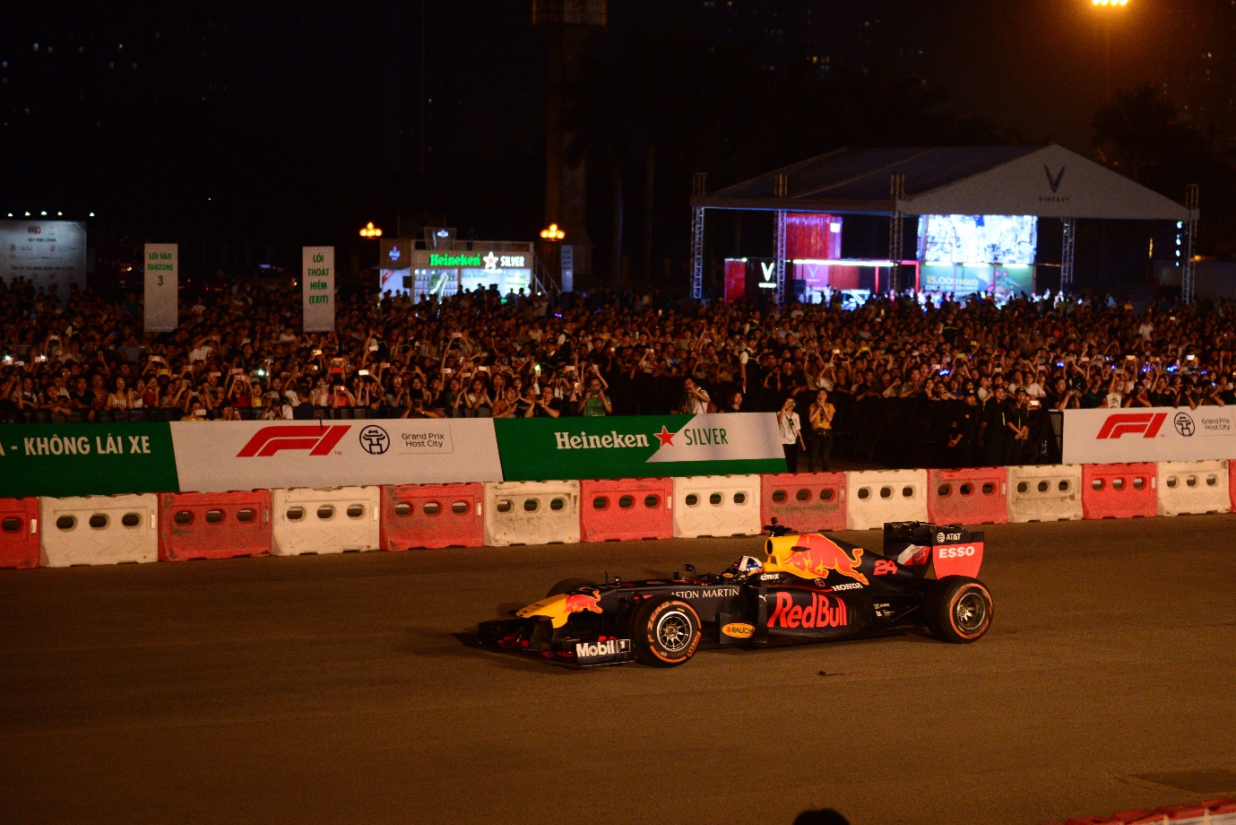 Heineken Silver brings extraordinary F1 experience to Hanoi