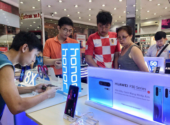 Huawei blockade by Google leaves Vietnamese customers, retailers on tenterhooks