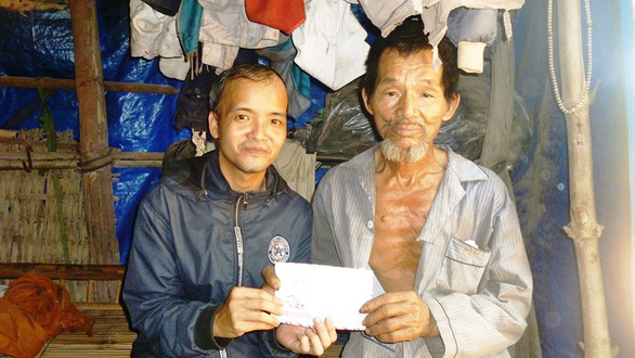 Vietnamese man uses writing talent to help those in need