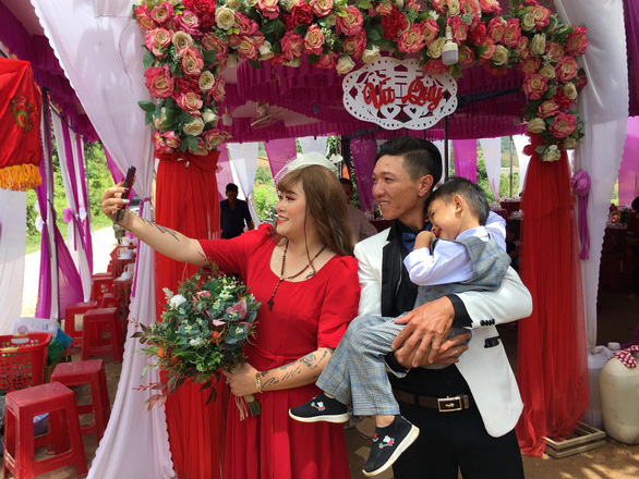Vietnamese couple gets happy ending after battle with cancer