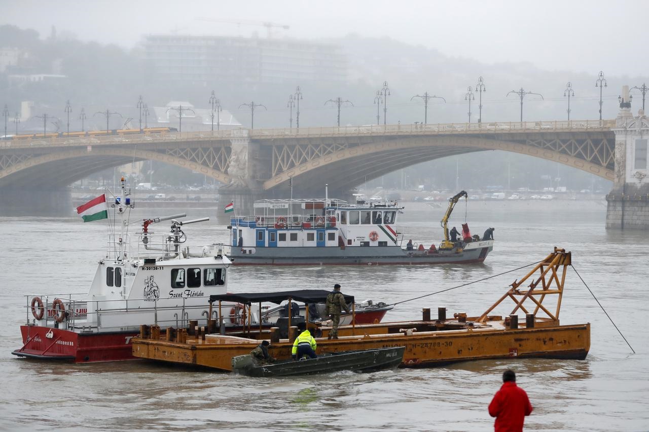 Hungarian police launch criminal probe into boat accident, 21 still missing