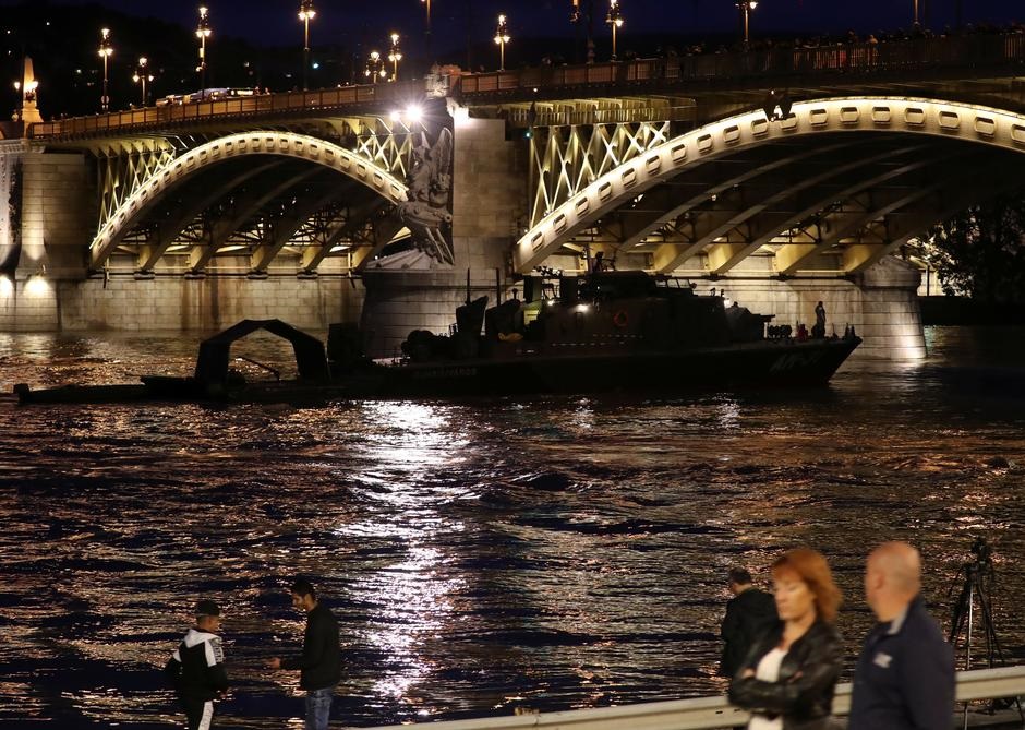 Seven South Koreans dead, hope dims for missing in Budapest boat disaster