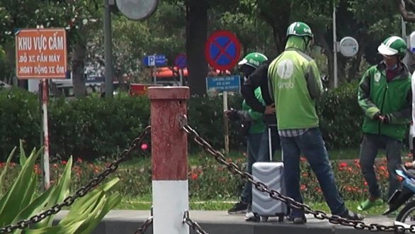 Fake GrabBike drivers prey on victims at Ho Chi Minh City bus station, airport