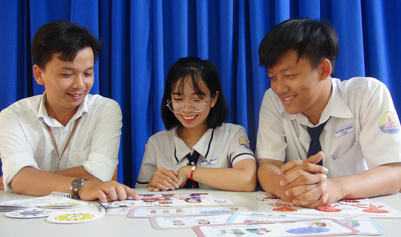 Vietnamese high school students create board games to protect children from abuse