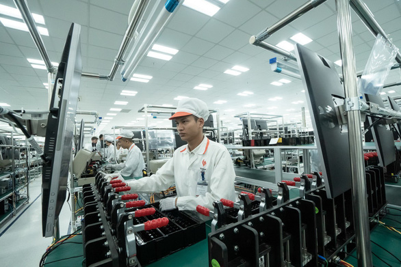 Vietnam's Vingroup builds smartphone plant in Hanoi