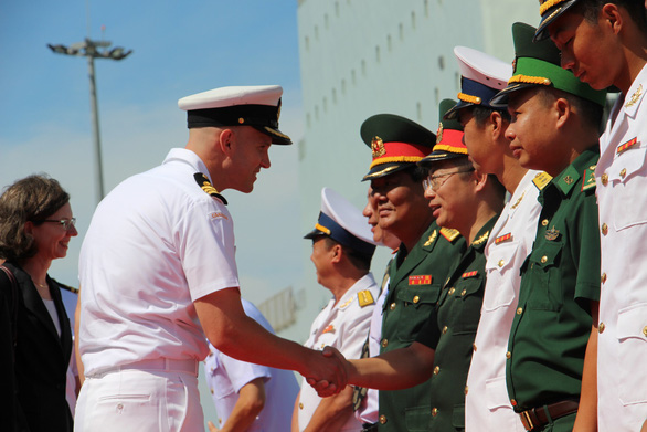 Canadian naval ships begin four-day visit to Vietnam