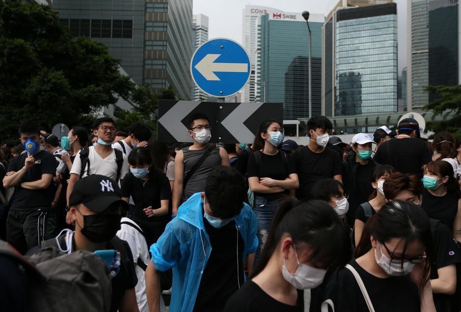 Thousands of protesters paralyze Hong Kong's financial hub over extradition bill