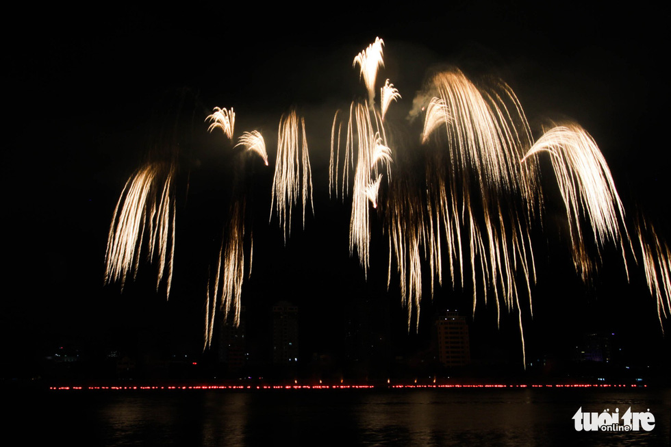 Finland, Italy take stage at Da Nang int’l fireworks festival