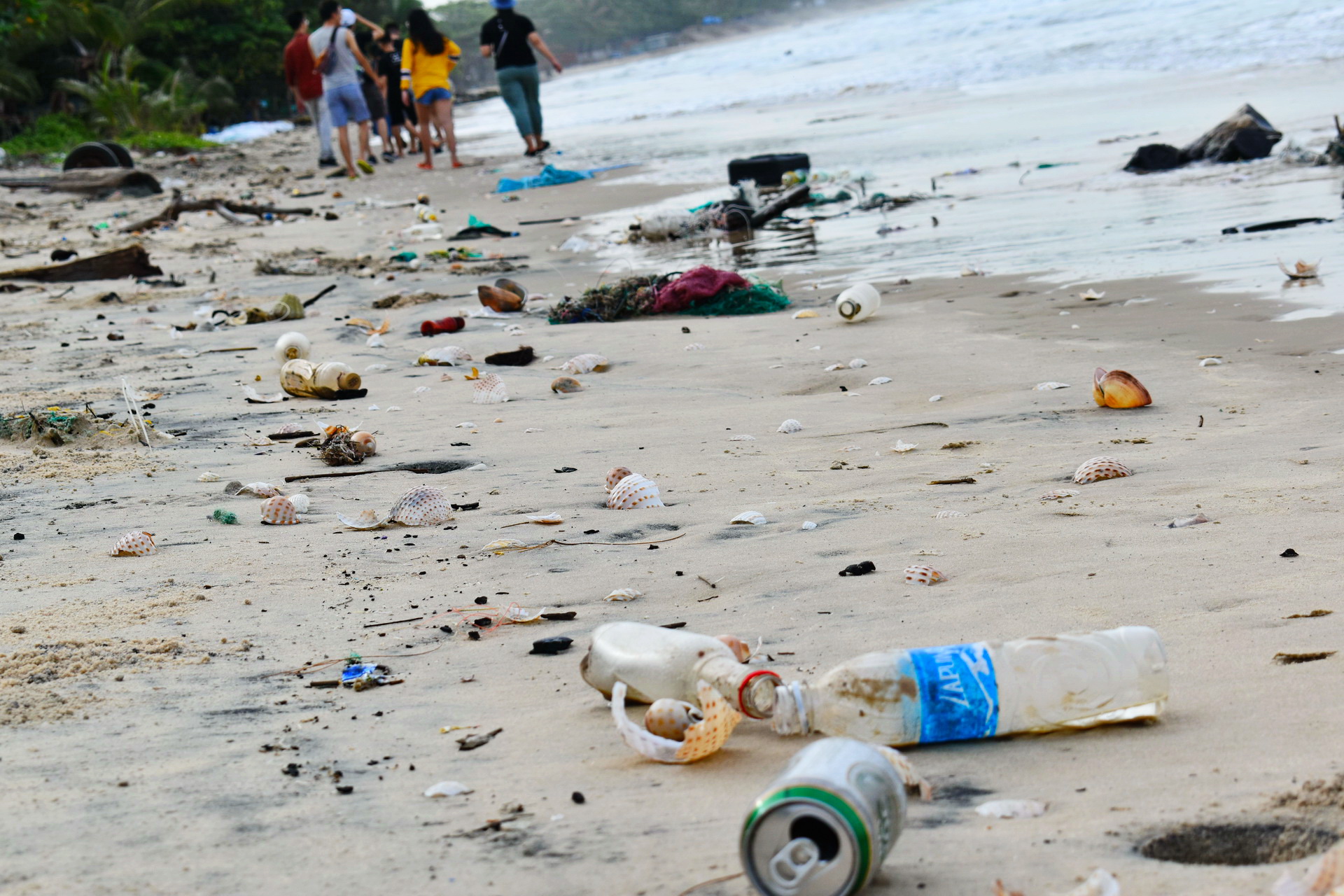 Once-pristine Vietnamese coastline littered with trash