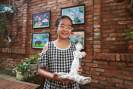 Vietnamese eighth-grader raises funds for needy peers via art exhibition
